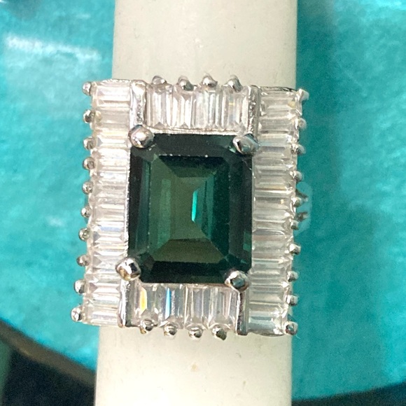 Farrah Fawcett Collection Emerald Green & Clear CZ Sterling Cocktail Ring sz 7 - Picture 1 of 11